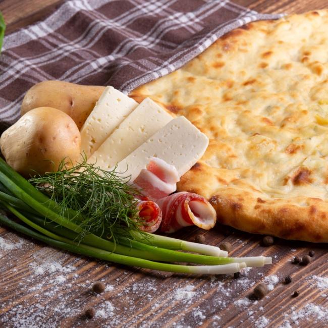 Пирог с картофелем, грудинкой и сыром, Большой 42см - фото
